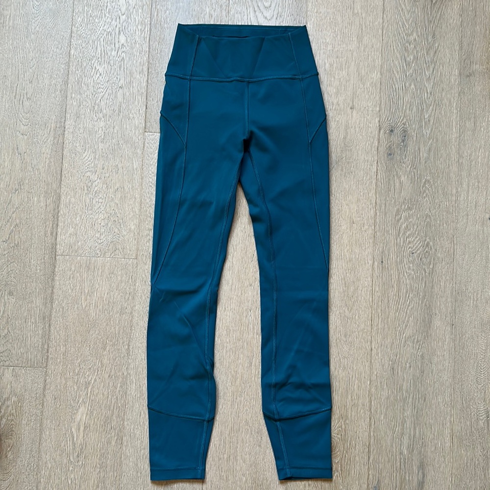 in movement 25" bermuda teal size 2 lululemon euc